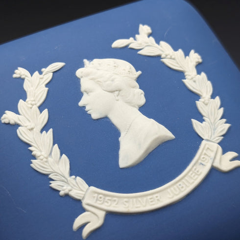 1977 Wedgwood Queen Elizabeth Jubilee Candy Box Pair Royal Blue